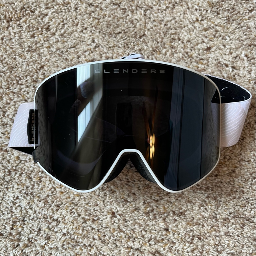 Blenders Black Ski Goggles NWT